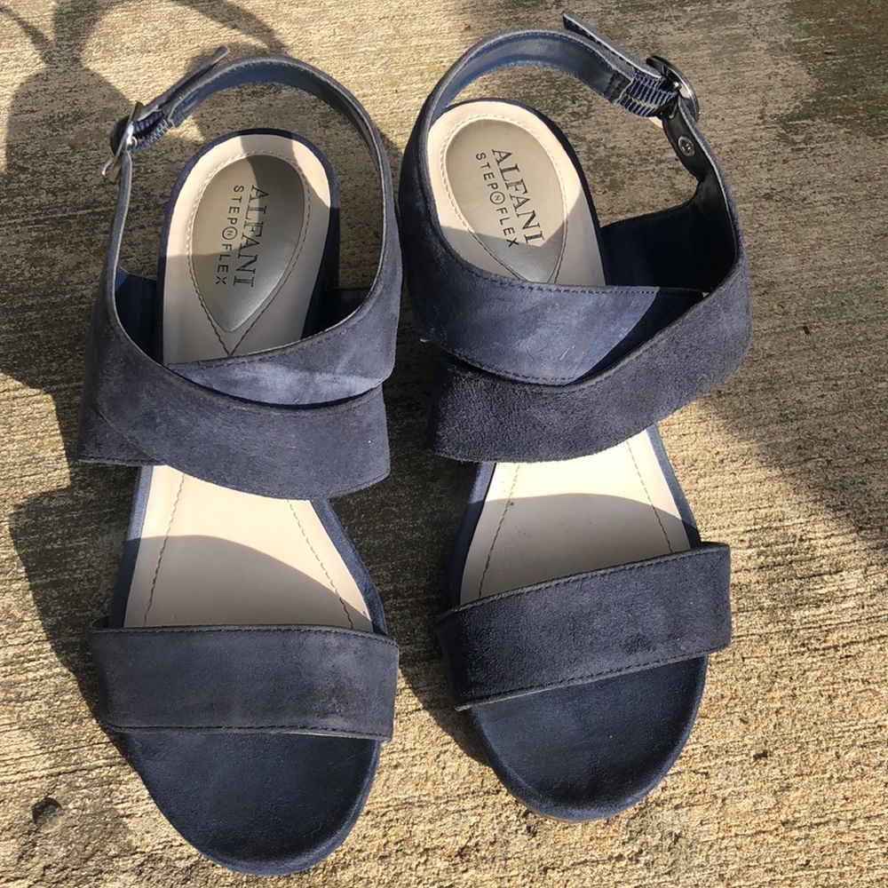 Women’s Sz 7M Alfani Shoes Step N Flex Navy Blue Sandal Regann *TEMP SALE